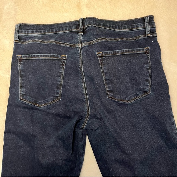 J. Brand Litah Boot Cut Dark Wash Jeans - size 30 - Picture 4 of 6